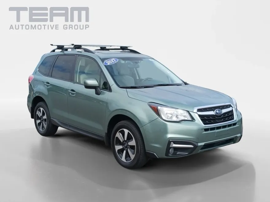 2017 Subaru Forester 2.5i Premium photo 1