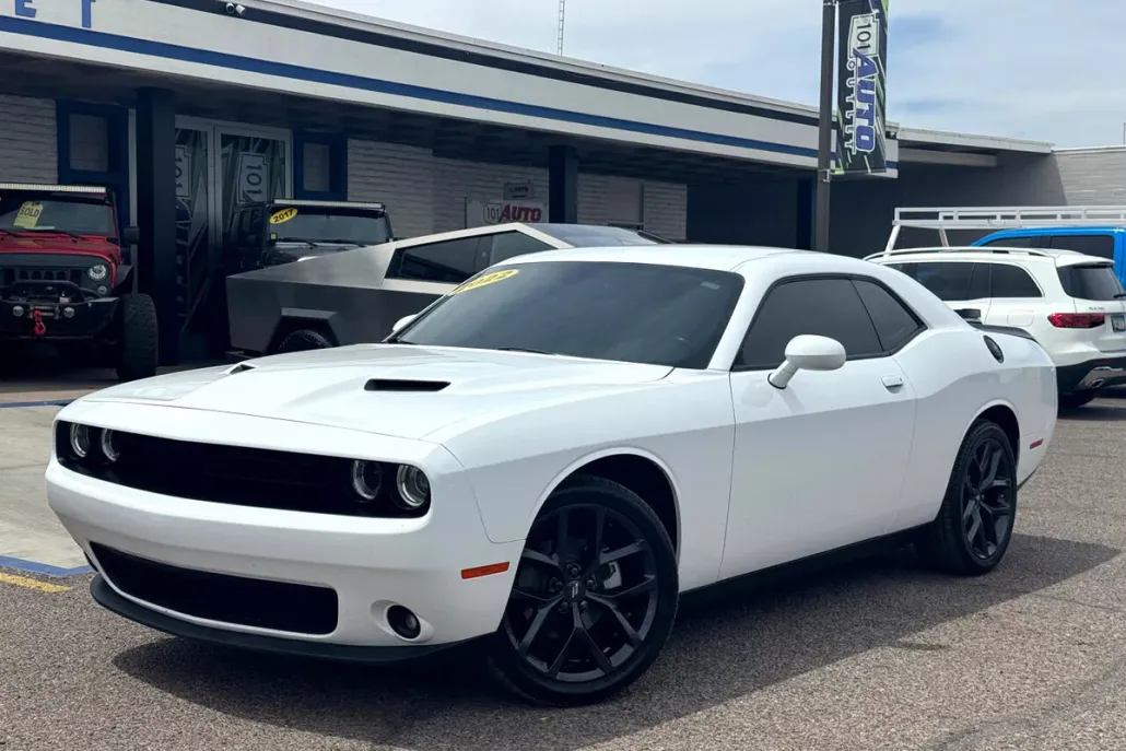 2022 Dodge Challenger SXT photo 1