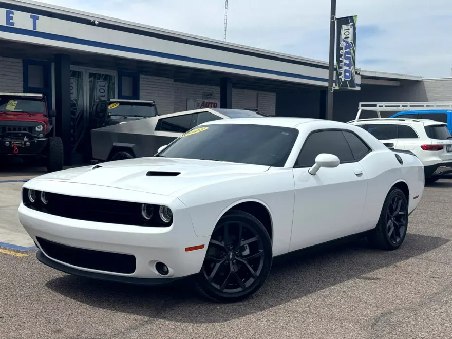 2022 Dodge Challenger SXT photo 1