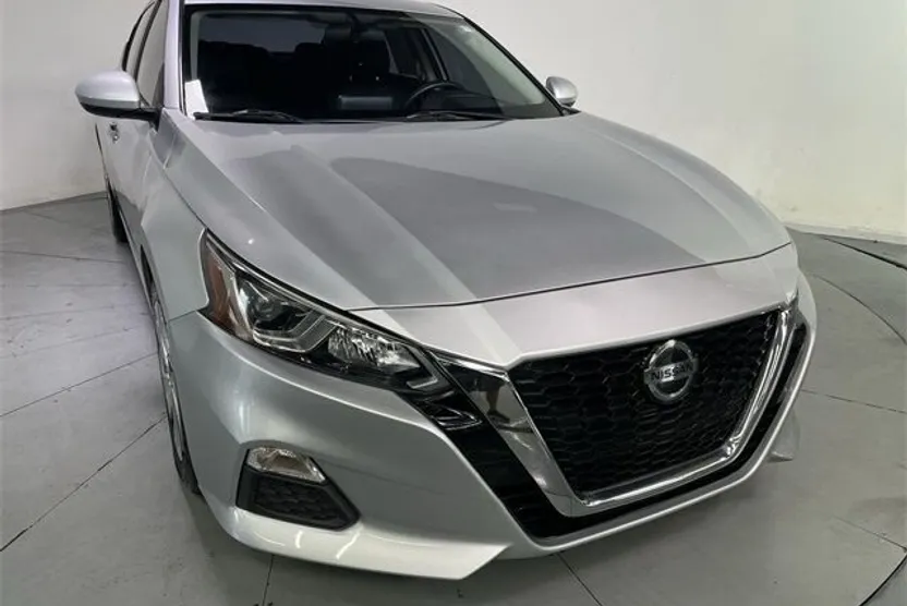 2017 Toyota Camry XLE photo 1