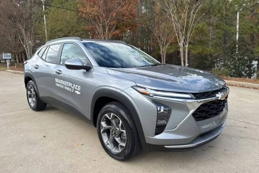 2025 Chevrolet Trax LT photo 1