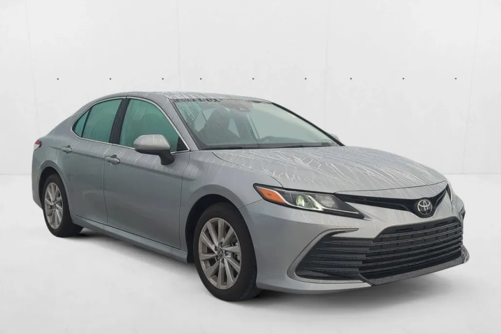 2023 Toyota Camry LE SE photo 1