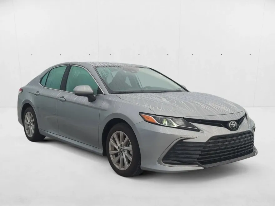 2023 Toyota Camry LE SE photo 1