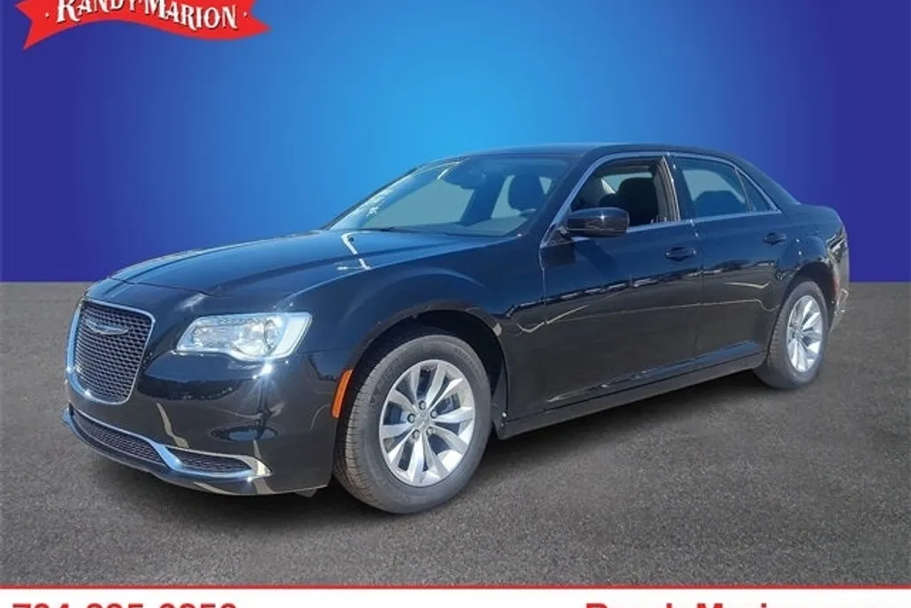 2023 Chrysler 300 Touring photo 1