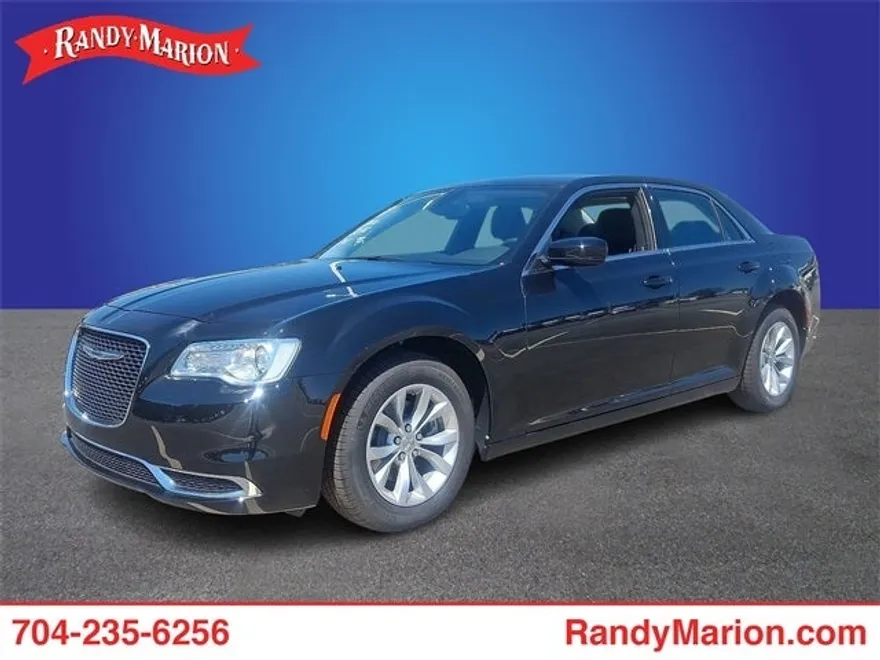 2023 Chrysler 300 Touring photo 1