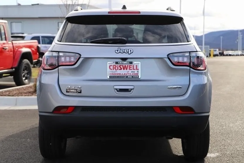 2024 Jeep Compass Latitude Lux photo 1