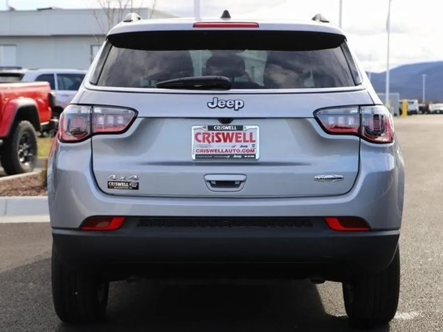 2024 Jeep Compass Latitude Lux photo 1