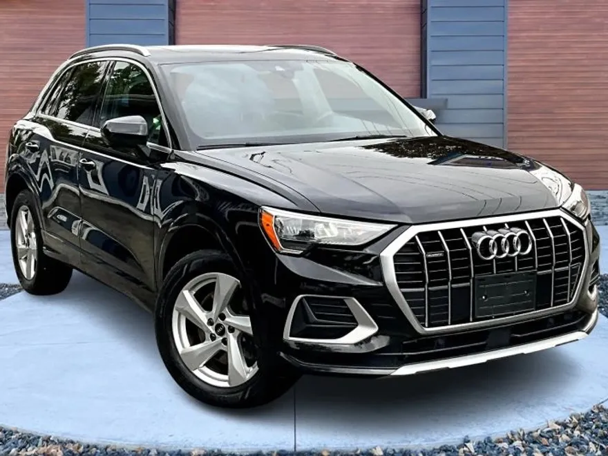 2021 Audi Q3 40 TFSI Premium photo 1