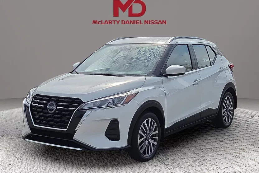 2023 Nissan Kicks SV photo 1