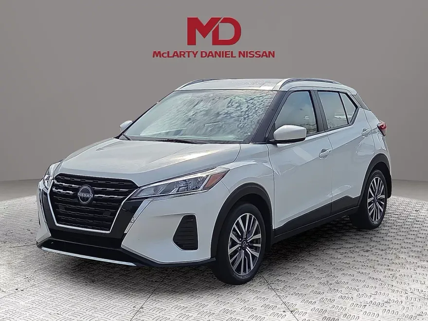 2023 Nissan Kicks SV photo 1