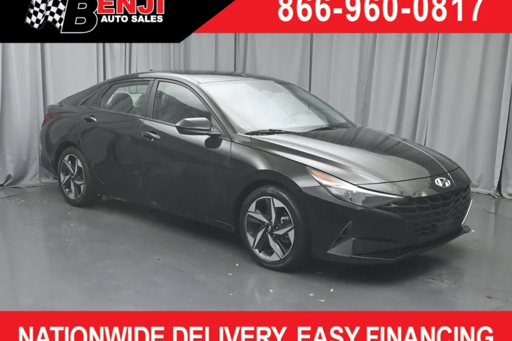 2023 Hyundai Elantra SEL photo 1