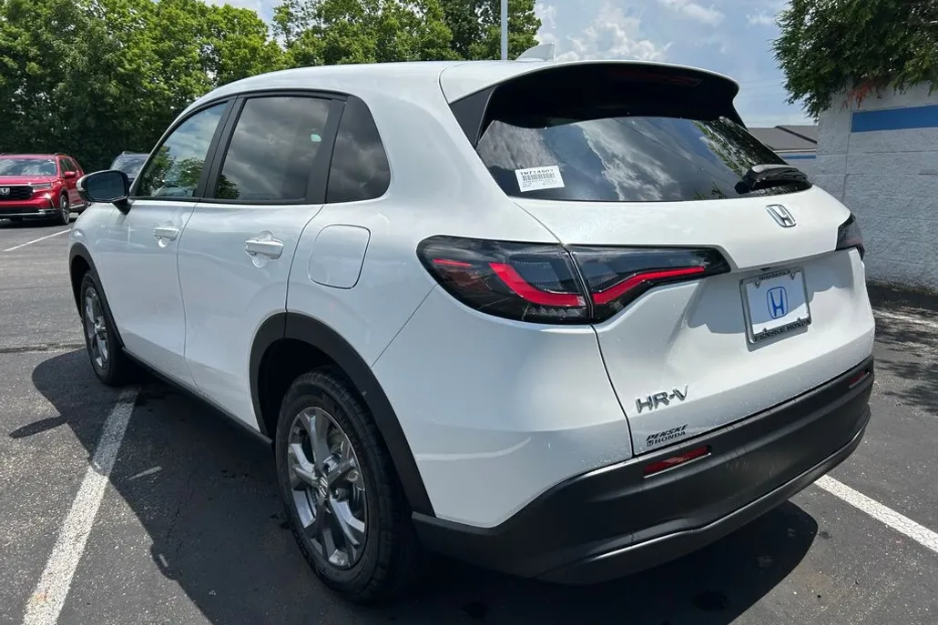 2026 Honda HR-V LX photo 1