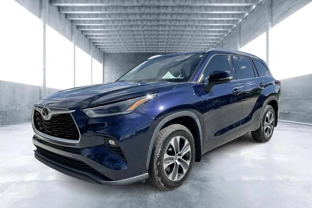 2021 Toyota Highlander XLE photo 1