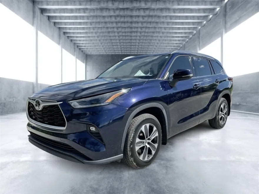 2021 Toyota Highlander XLE photo 1