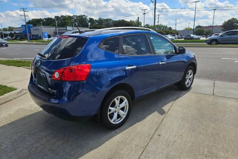 2010 Nissan Rogue SL photo 1