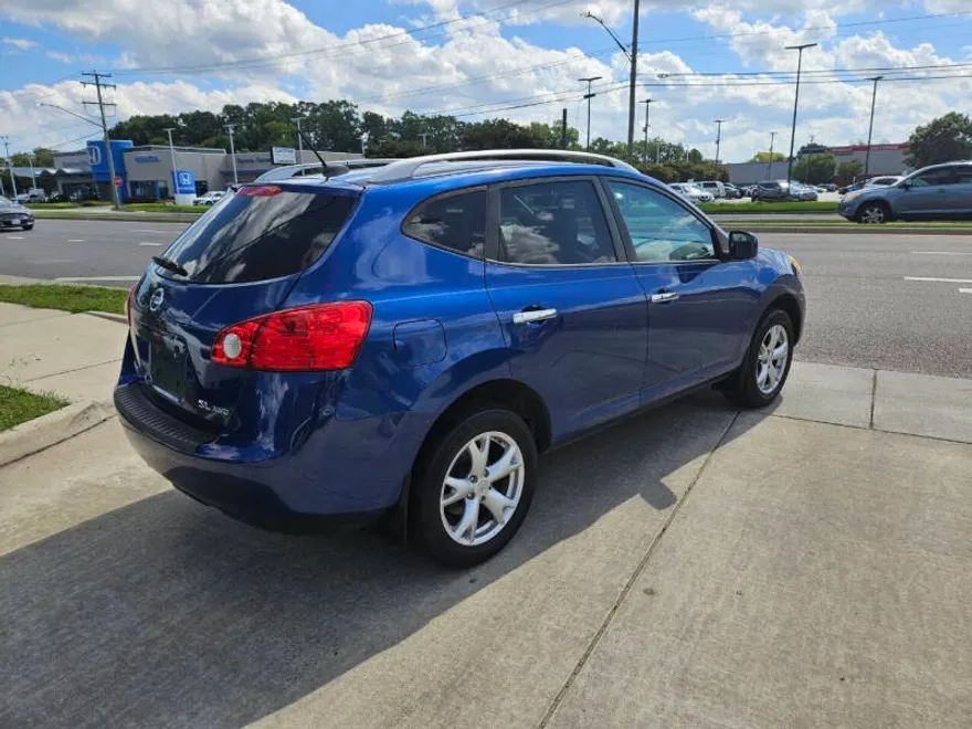 2010 Nissan Rogue SL photo 1