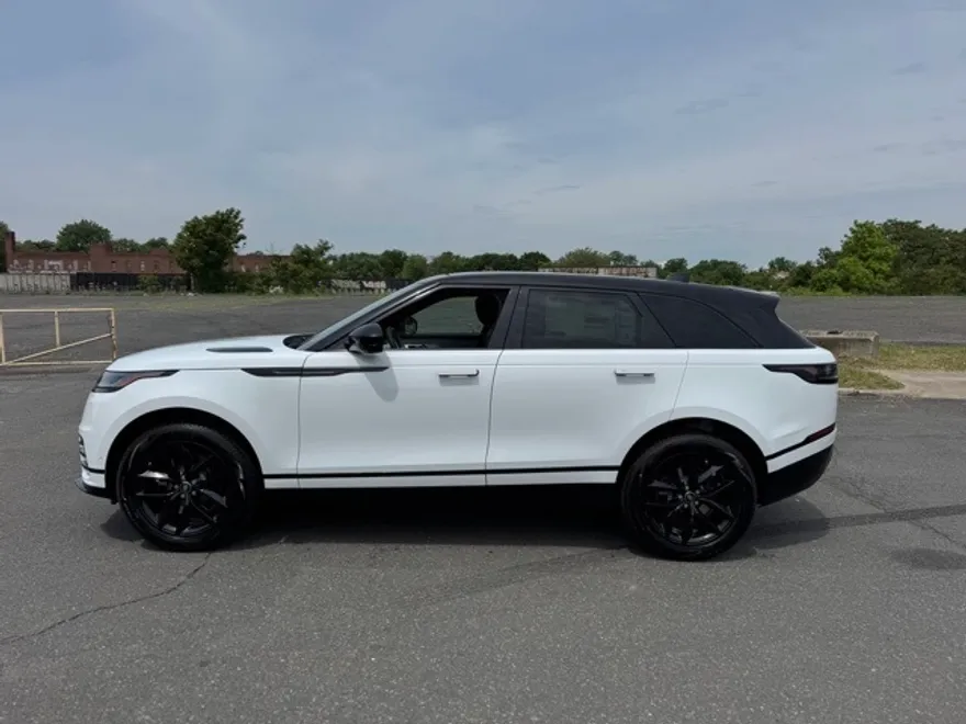 2026 Land Rover Range Rover Velar SE photo 1