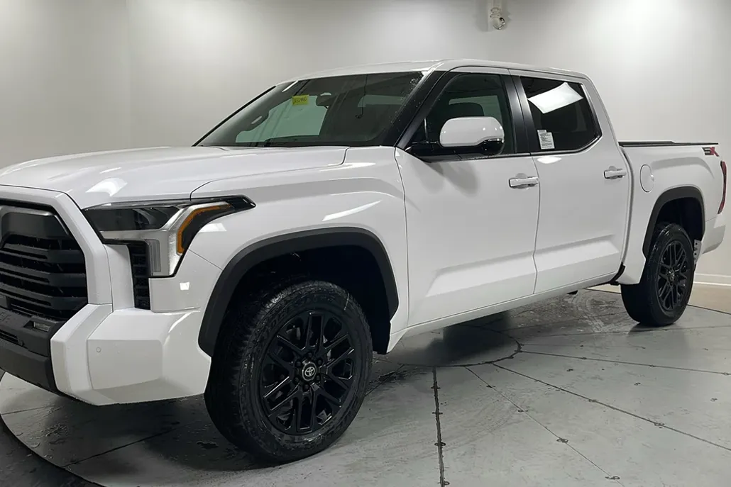 2026 Toyota Tundra SR5 CrewMax photo 1