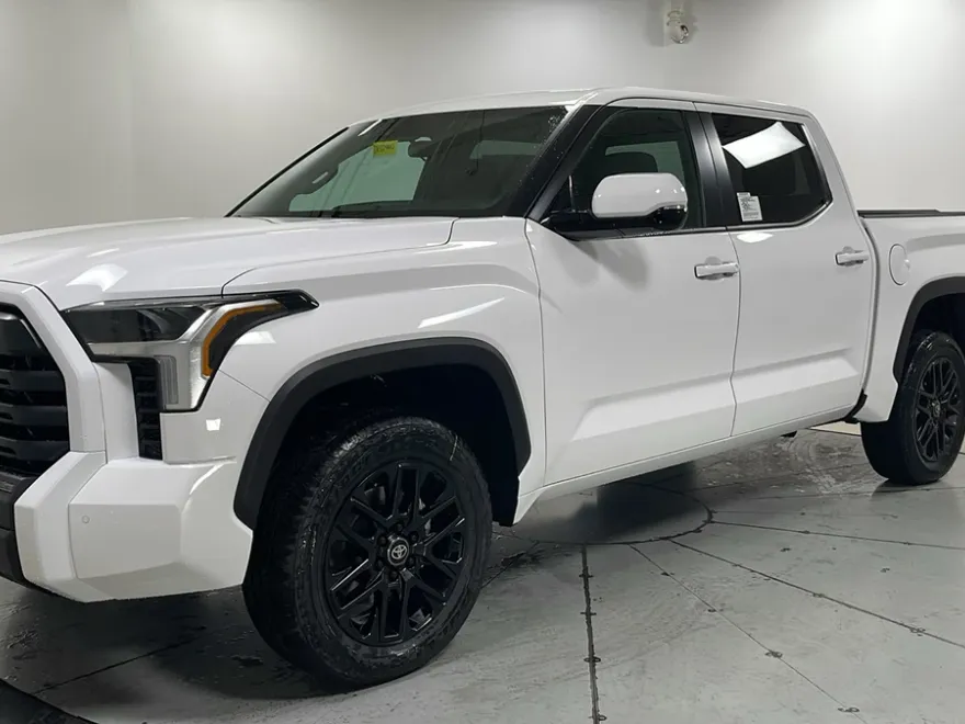 2026 Toyota Tundra SR5 CrewMax photo 1