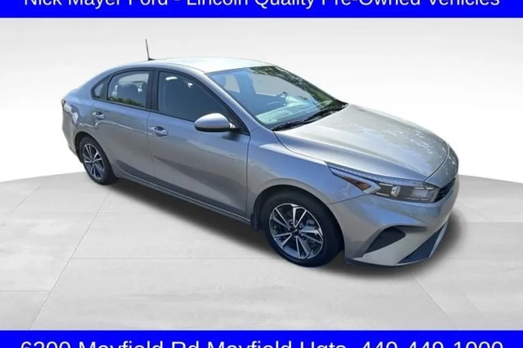 2023 Kia Forte LXS photo 1
