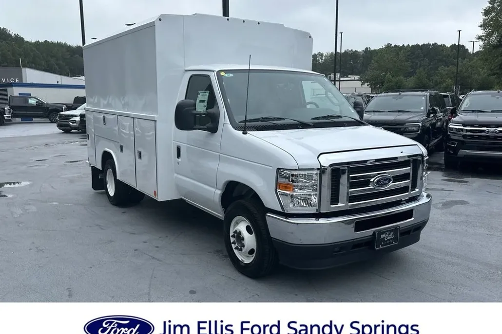 2025 Ford E-350 Base photo 1