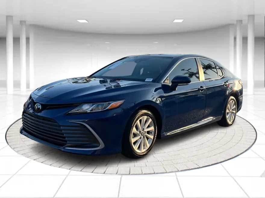 2023 Toyota Camry LE photo 1