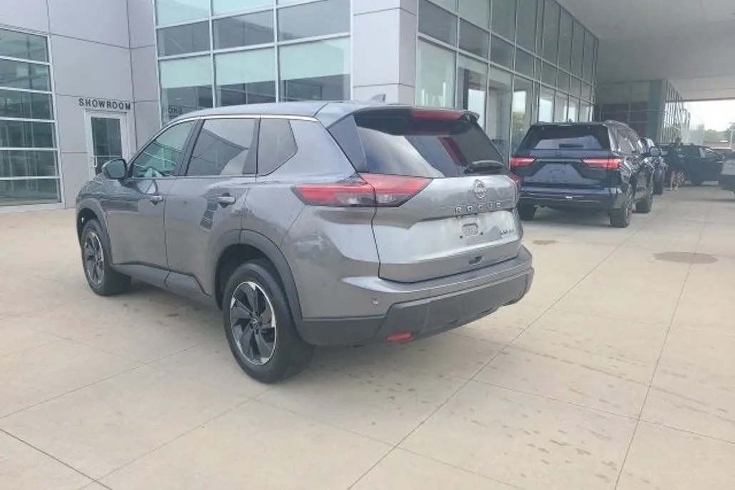 2024 Nissan Rogue AWD SV photo 1