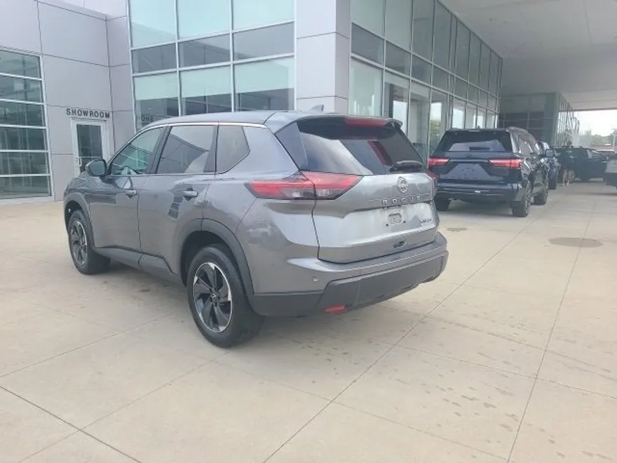 2024 Nissan Rogue AWD SV photo 1