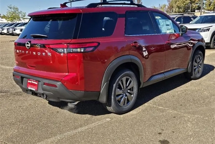 2025 Nissan Pathfinder SV photo 1