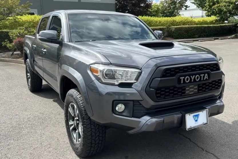 2019 Toyota Tacoma TRD Sport V6 photo 1