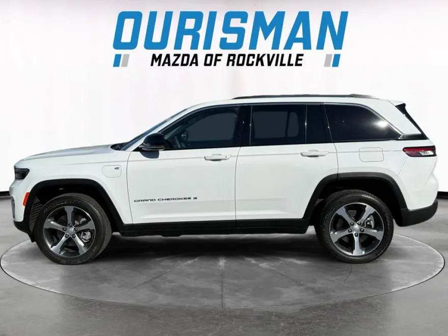 2023 Jeep Cherokee Base photo 1