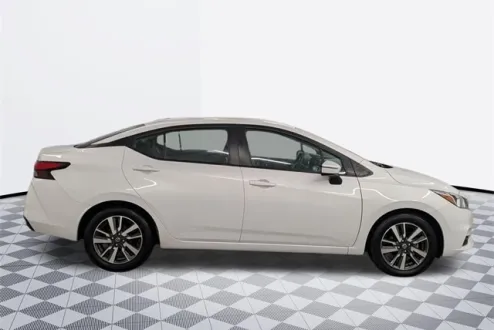 2021 Nissan Versa 1.6 SV photo 3