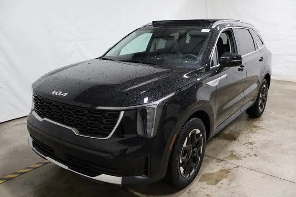 2025 Kia Sorento S photo 1