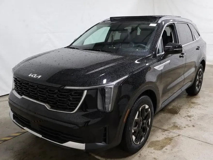 2025 Kia Sorento S photo 1