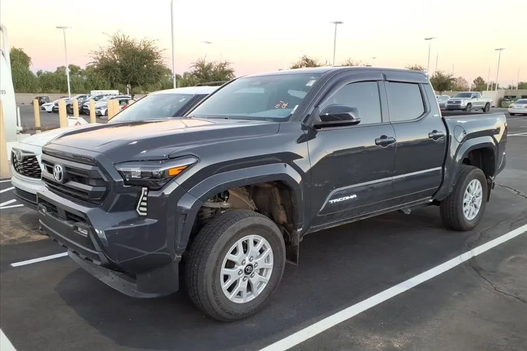 2024 Toyota Tacoma SR5 Double Cab 4x4 photo 1