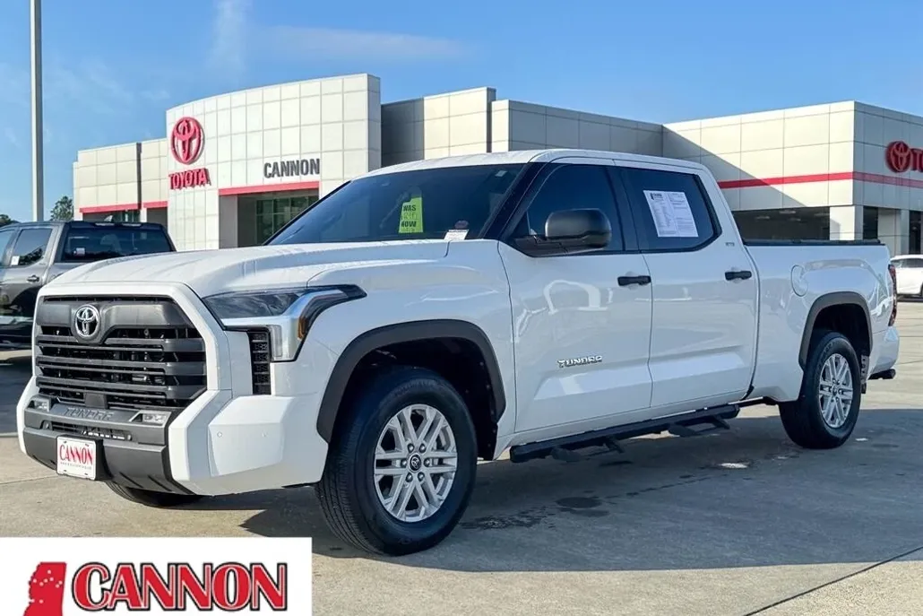 2024 Toyota Tundra SR5 photo 1