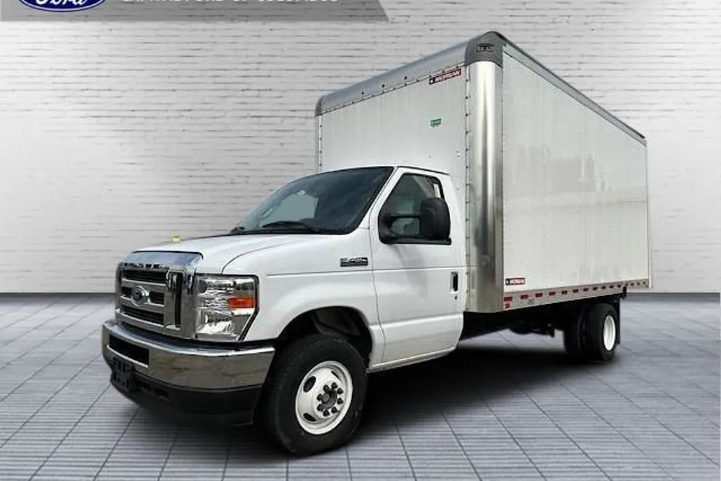 2024 Ford E-450 Cutaway photo 1