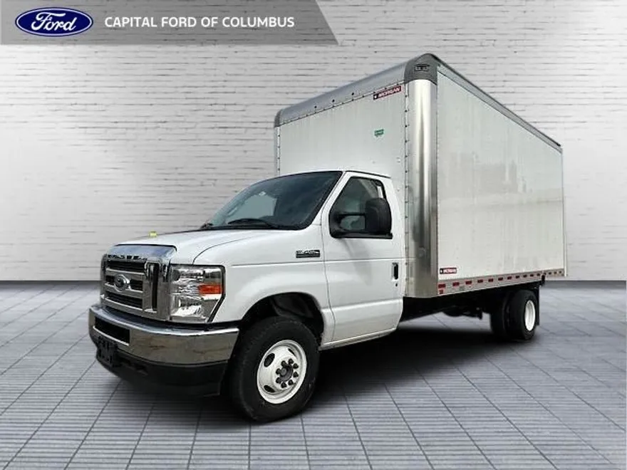 2024 Ford E-450 Cutaway photo 1