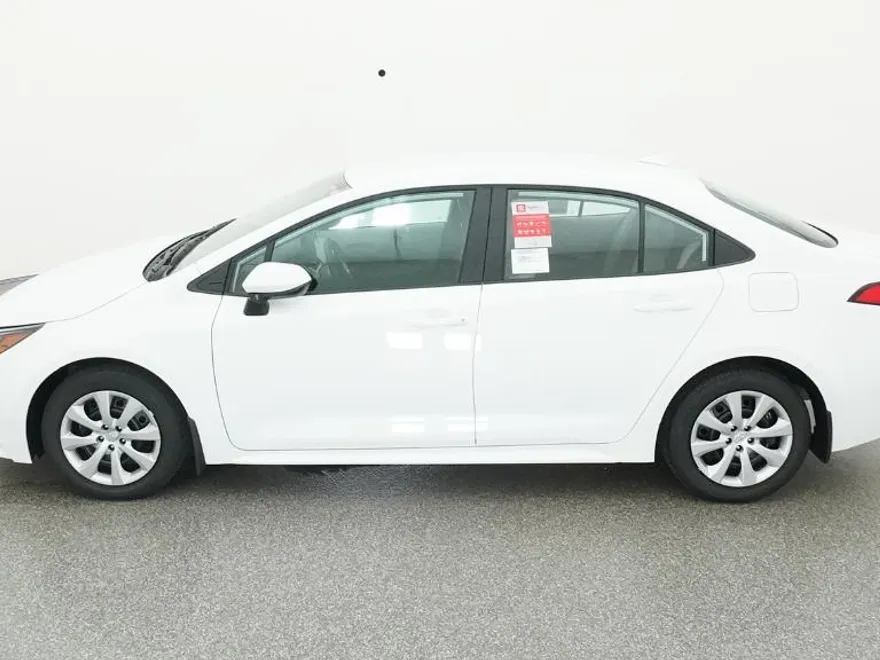 2025 Toyota Corolla LE photo 1