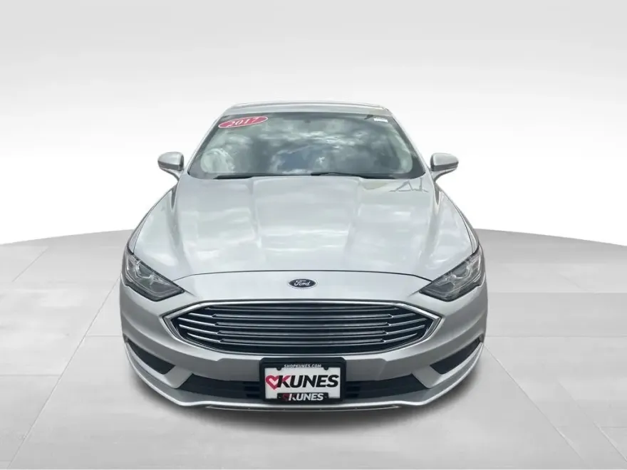 2017 Ford Fusion Hybrid SE photo 1