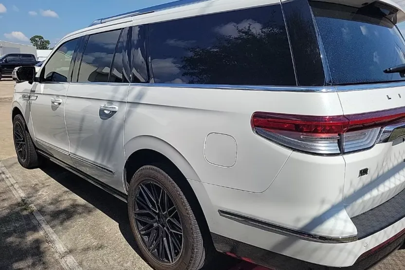 2023 Lincoln Navigator Black Label photo 1