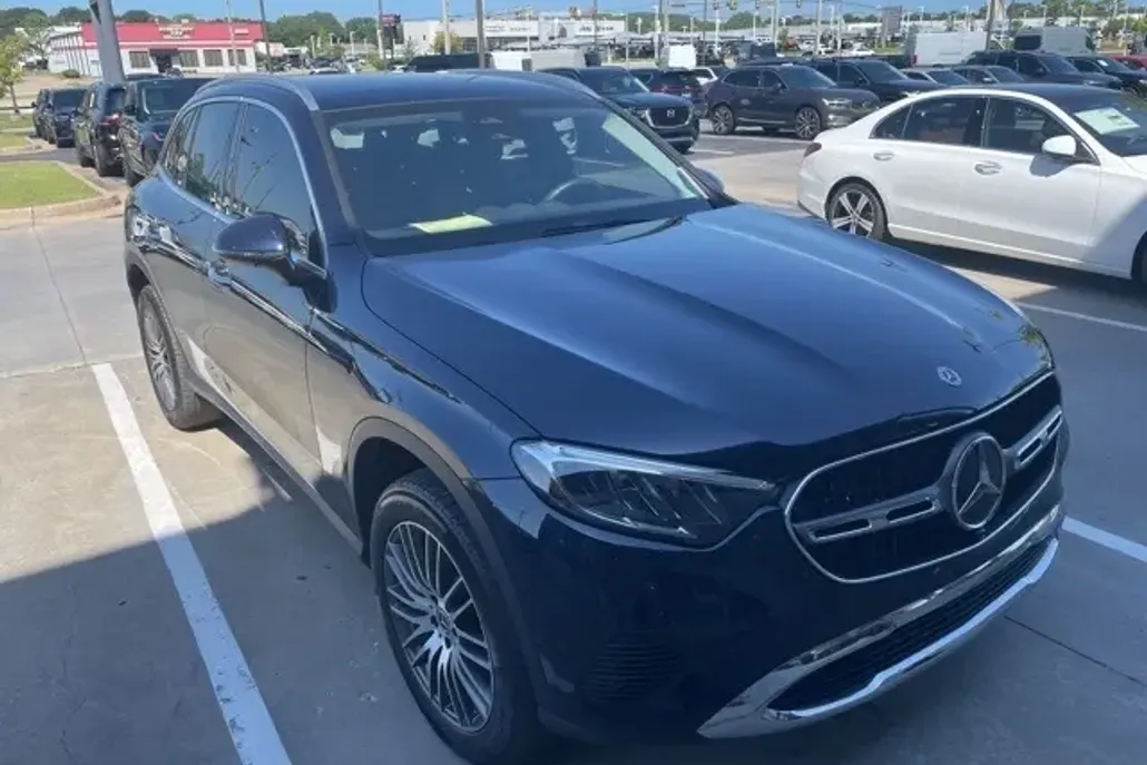 2023 Mercedes Benz GLC 300 4MATIC photo 1