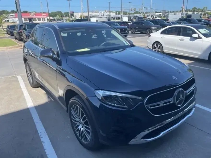 2023 Mercedes Benz GLC 300 4MATIC photo 1
