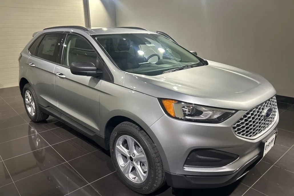 2024 Ford Edge SE photo 1
