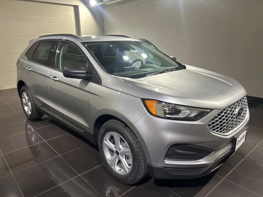 2024 Ford Edge SE photo 1