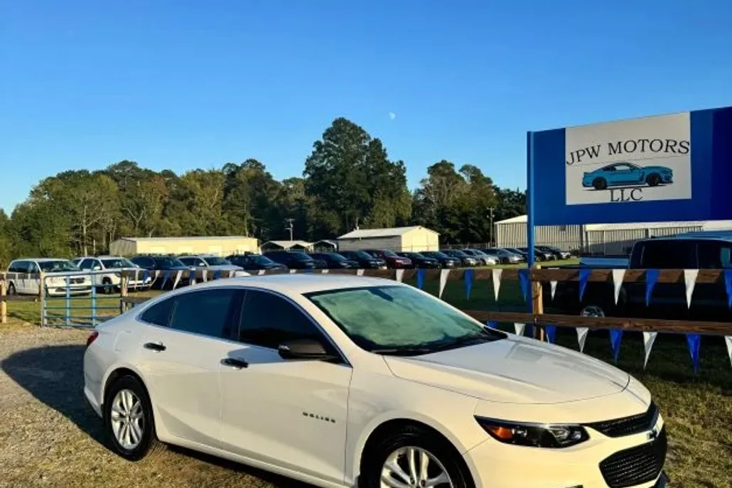 2018 Chevrolet Malibu 1LT photo 1
