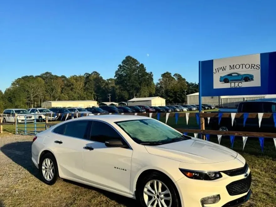 2018 Chevrolet Malibu 1LT photo 1