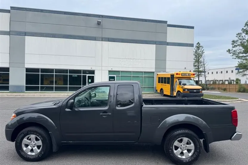 2010 Nissan Frontier SE photo 1