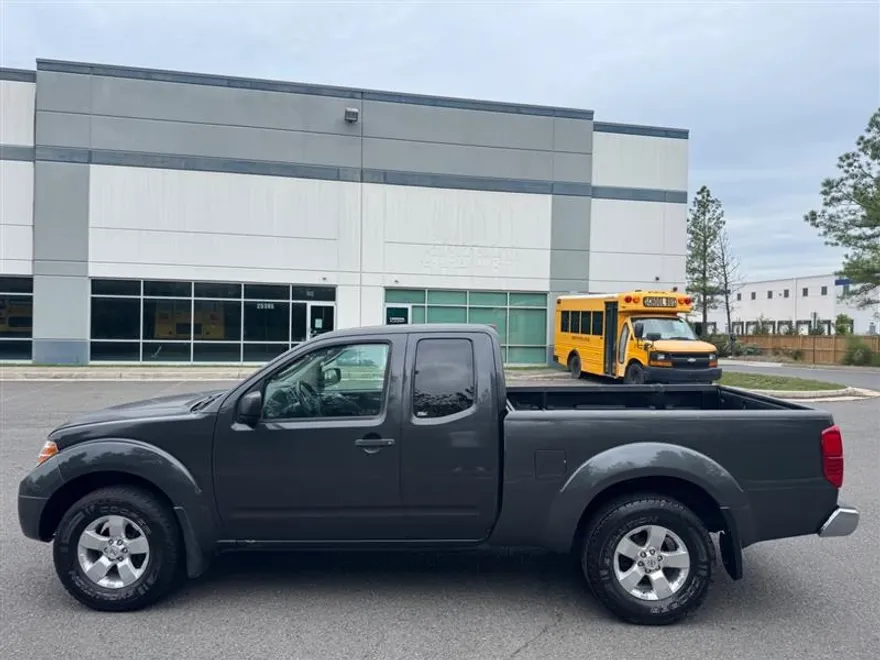 2010 Nissan Frontier SE photo 1