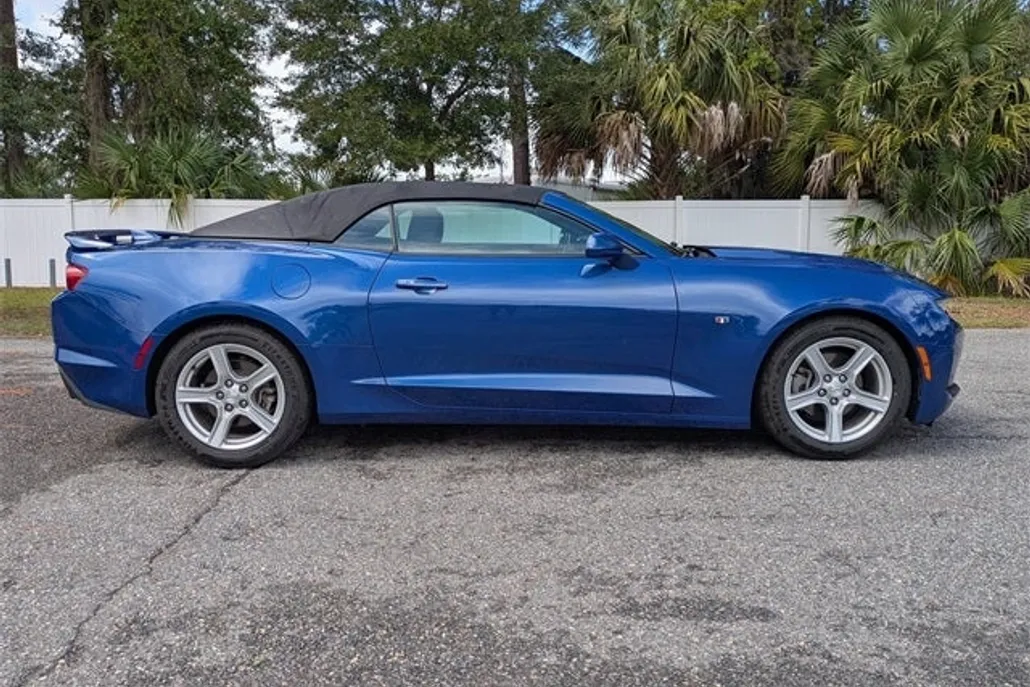 2021 Chevrolet Camaro 1LT photo 1